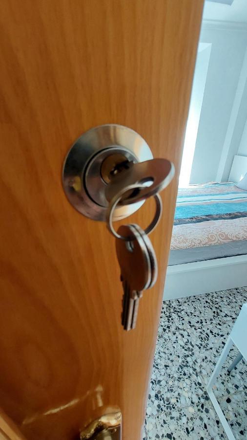 Central Accommodation Alicante Bagian luar foto